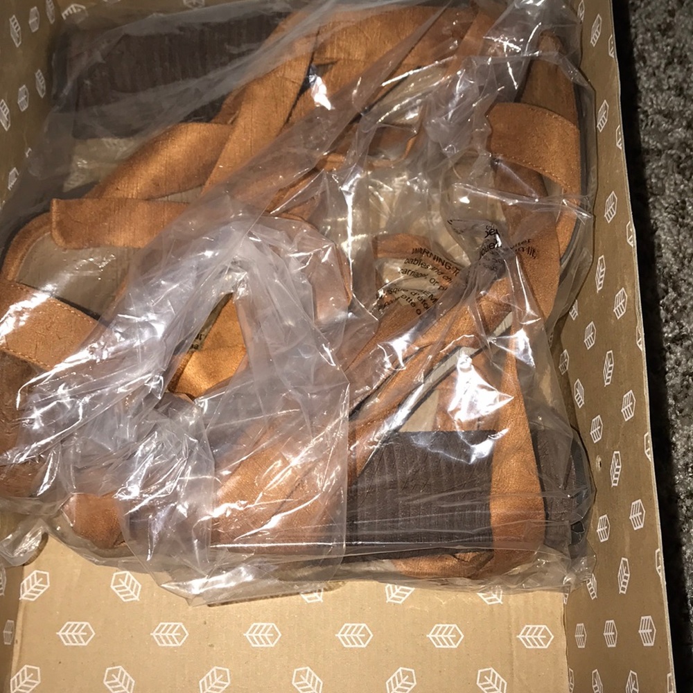 Shoes - Picture 2 of 4